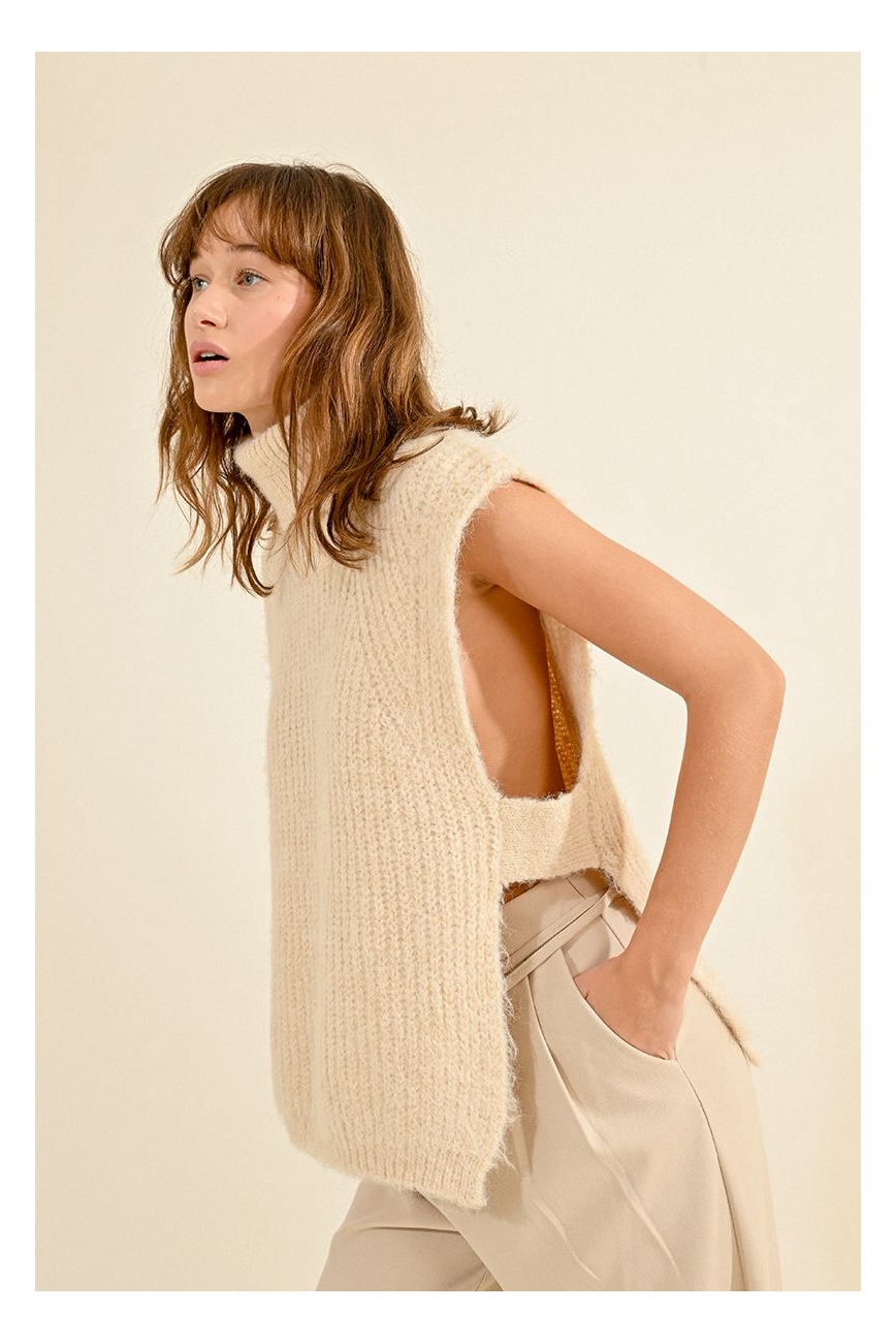 Sleeveless Pullover knitted